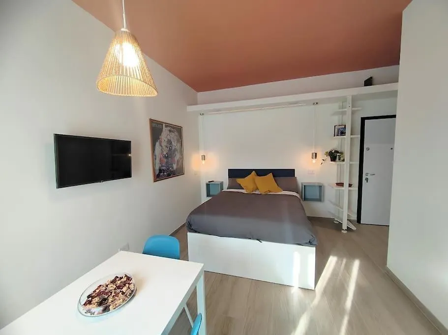 Apartment -City Gem- Stylish Urban Escape -Lambrate- Milan