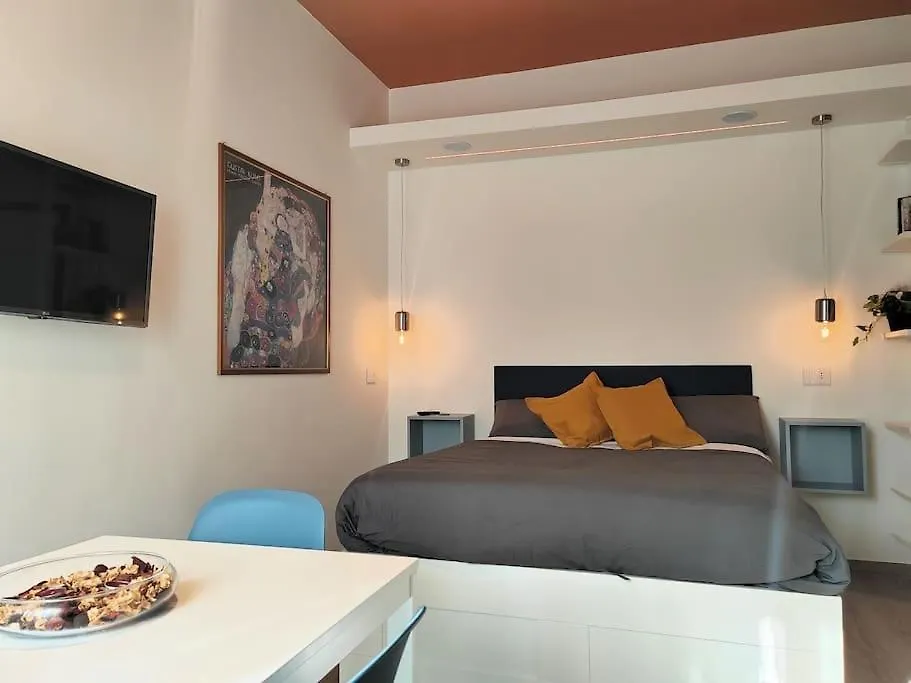 Apartment -City Gem- Stylish Urban Escape -Lambrate- Milan Italy